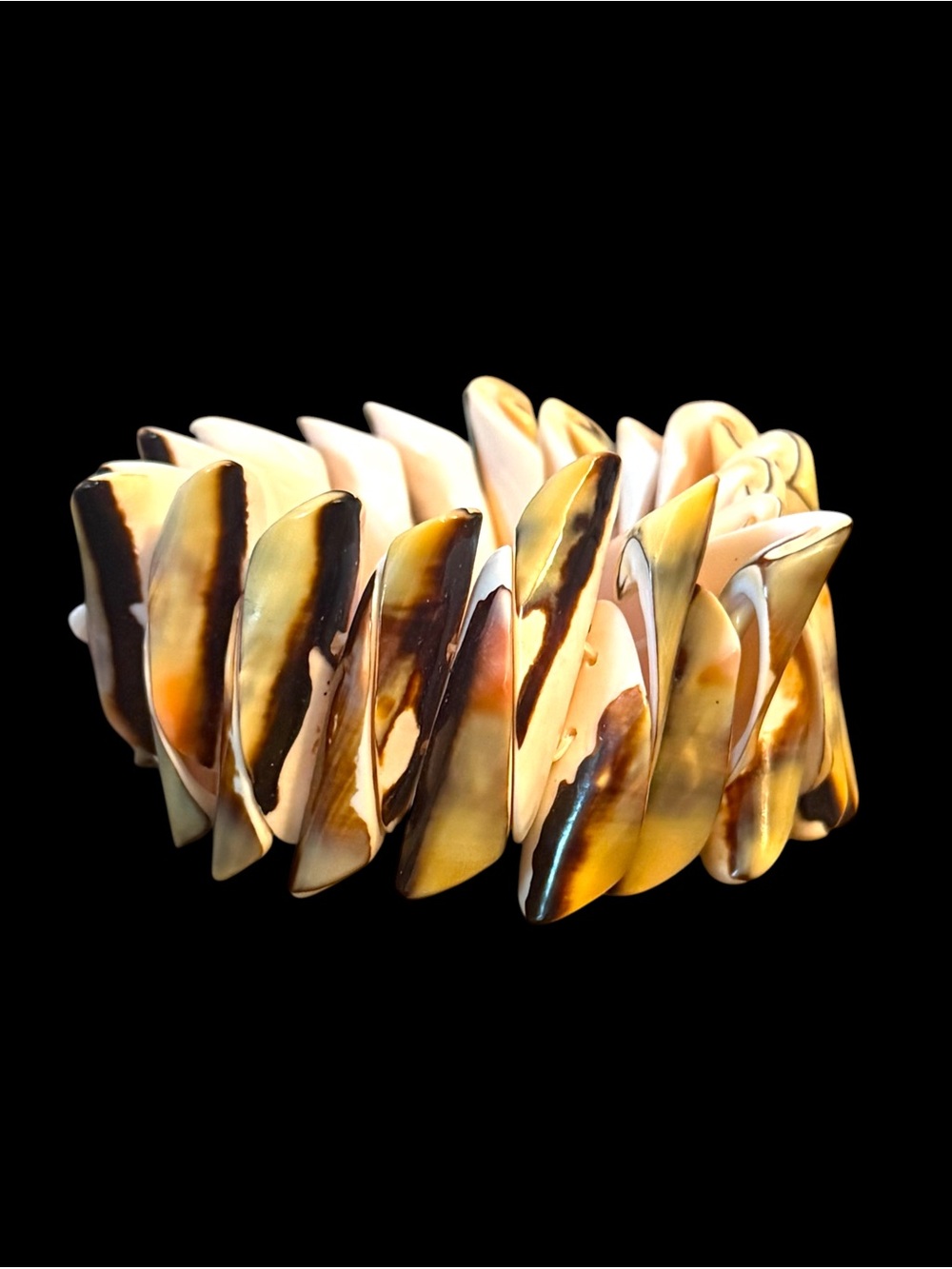 Chunky polished conch shell stretch bracelet